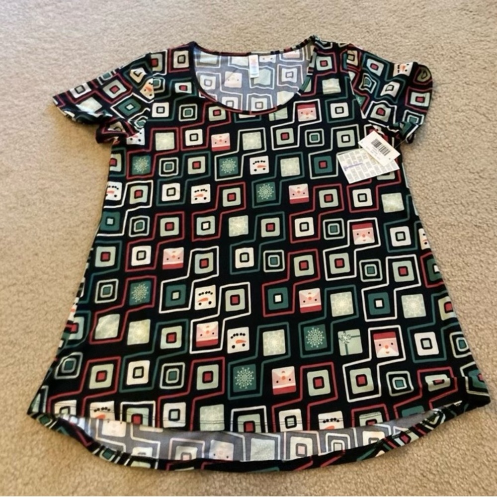 👚🎅🏻☃️LuLaRoe Holiday Classic T - Size Large ⛄️🎅🏻
